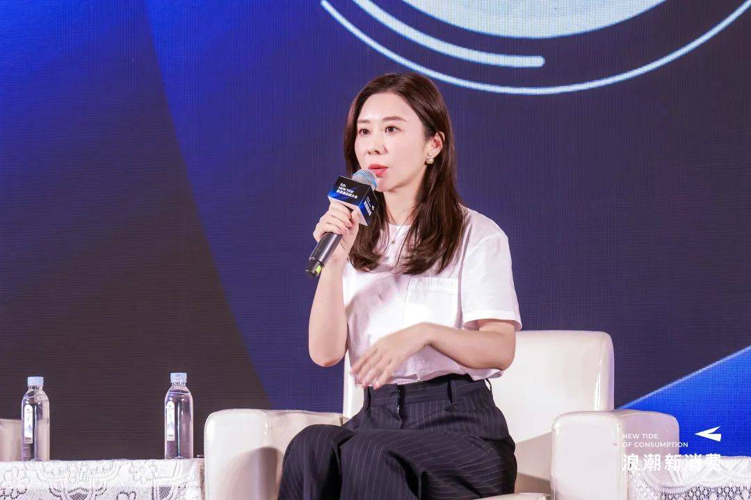 刘明:大家好,我是韩束品牌母公司上美股份的刘明,我和崔玉涛,章子怡