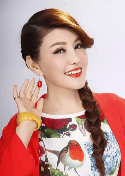 "出道走红,成为央视宠儿,被揭穿真面目后现状惊人_乌兰图雅_托娅_歌曲