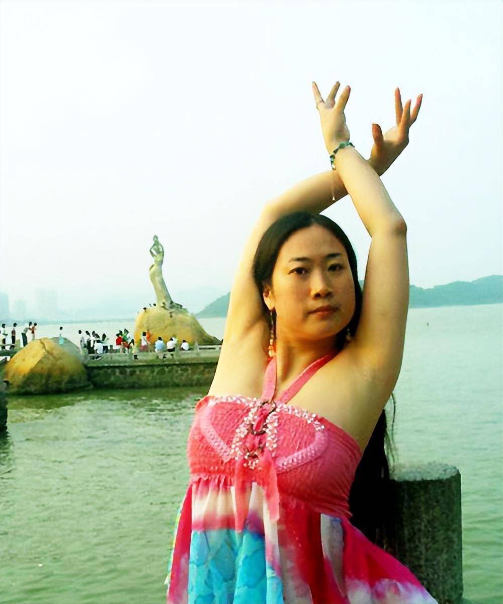 18年前扮丑出名的芙蓉姐姐,生子后惨被男友抛弃,今成亿万富豪