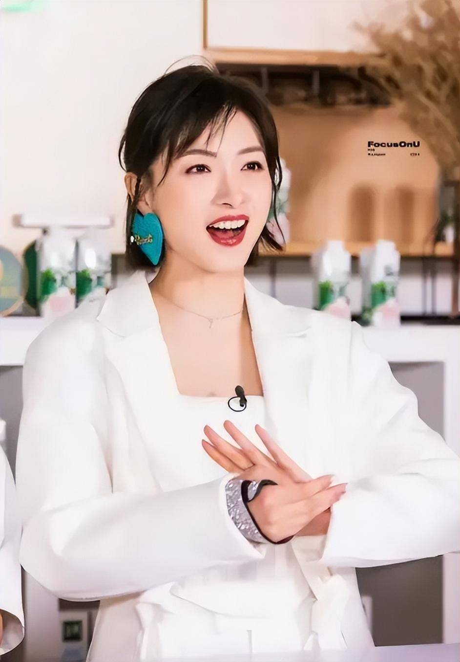 因长的太漂亮被导演狂追,却因拒绝追求无戏可拍,今搭档胡歌走红_万茜