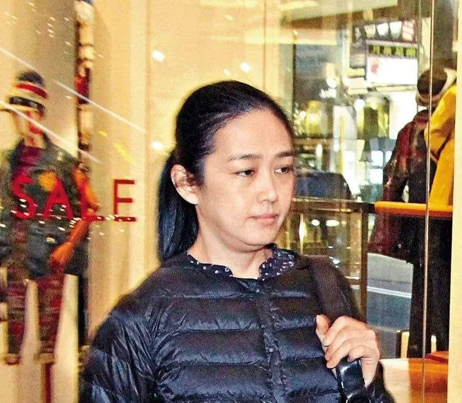 "狠人"朱丽倩:被刘德华藏了多年也不恼,终成"天王嫂"