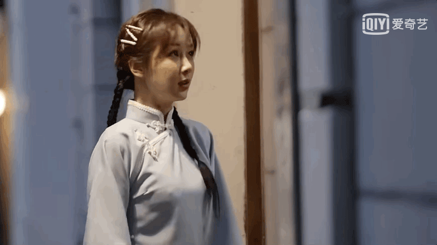 杨紫又变丑了,侧面神似蔡明阿姨,网友让她不要再去整容了