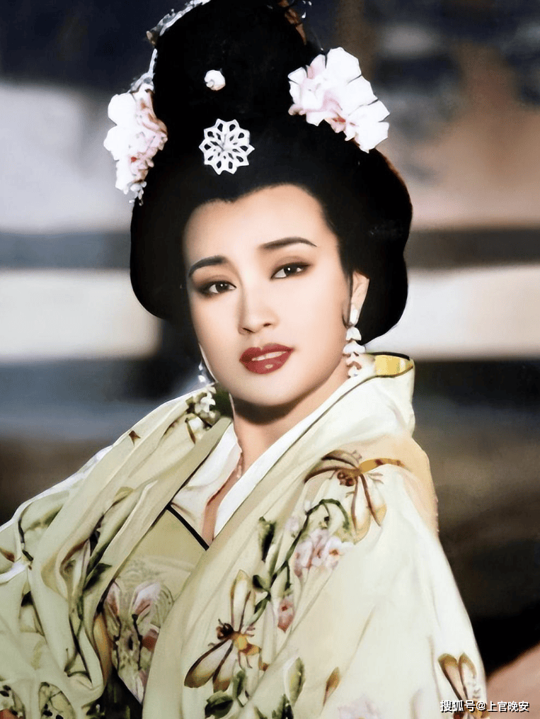 95版《武则天》里,她比刘晓庆还美,事业巅峰期因车祸面瘫退圈_苗乙乙