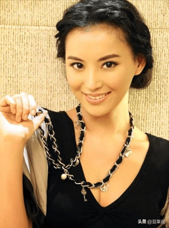 莫小棋:大学怀孕生子,预言贾乃亮婚姻,黄海波花600万追她_星座_人们