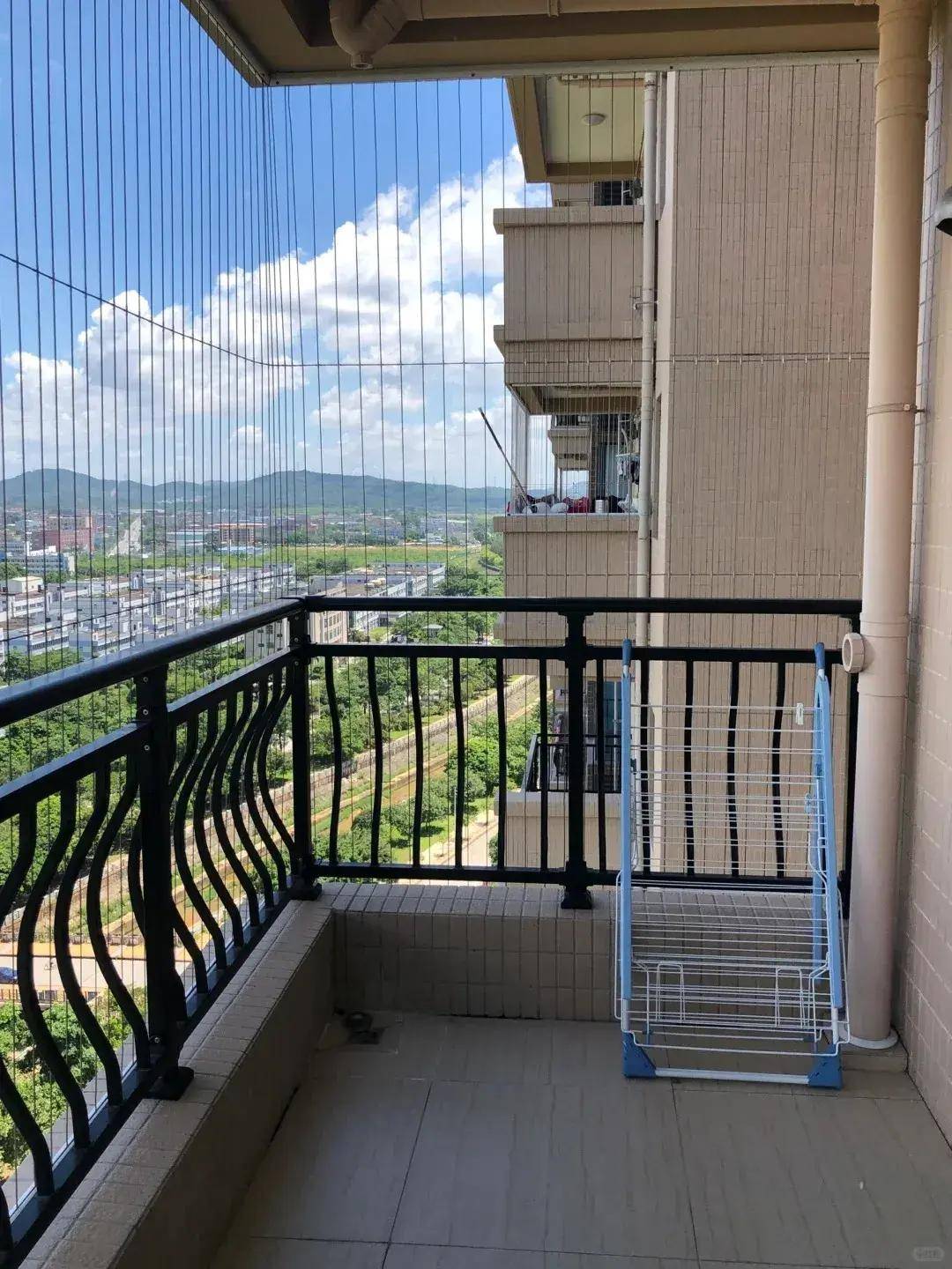 面对物业"不让封阳台",这几位业主的做法太棒了!