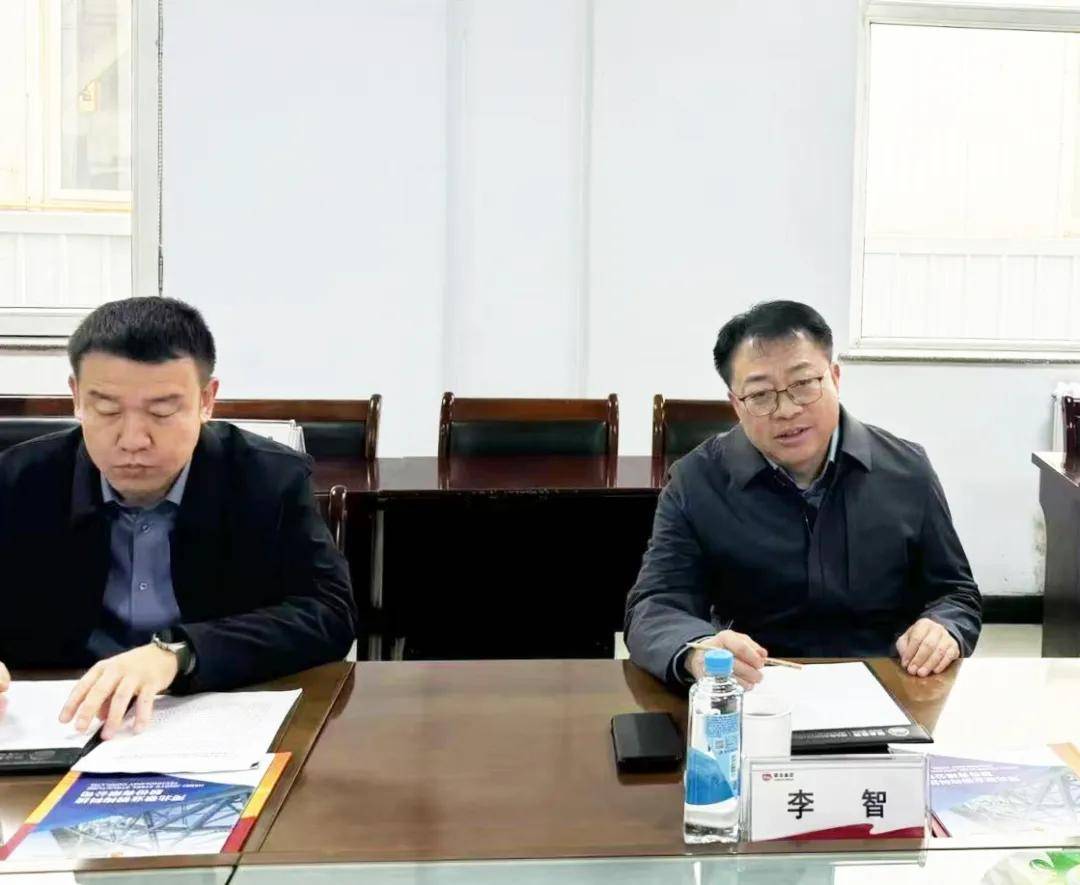 包头市土右旗李智旗长一行莅临敬业钢构公司参观考察