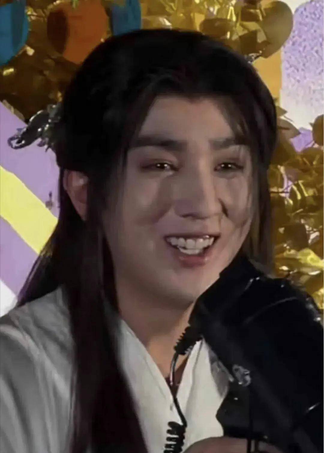 原创李宏毅近状大变样脸部浮肿认不出脖子前倾太猥琐