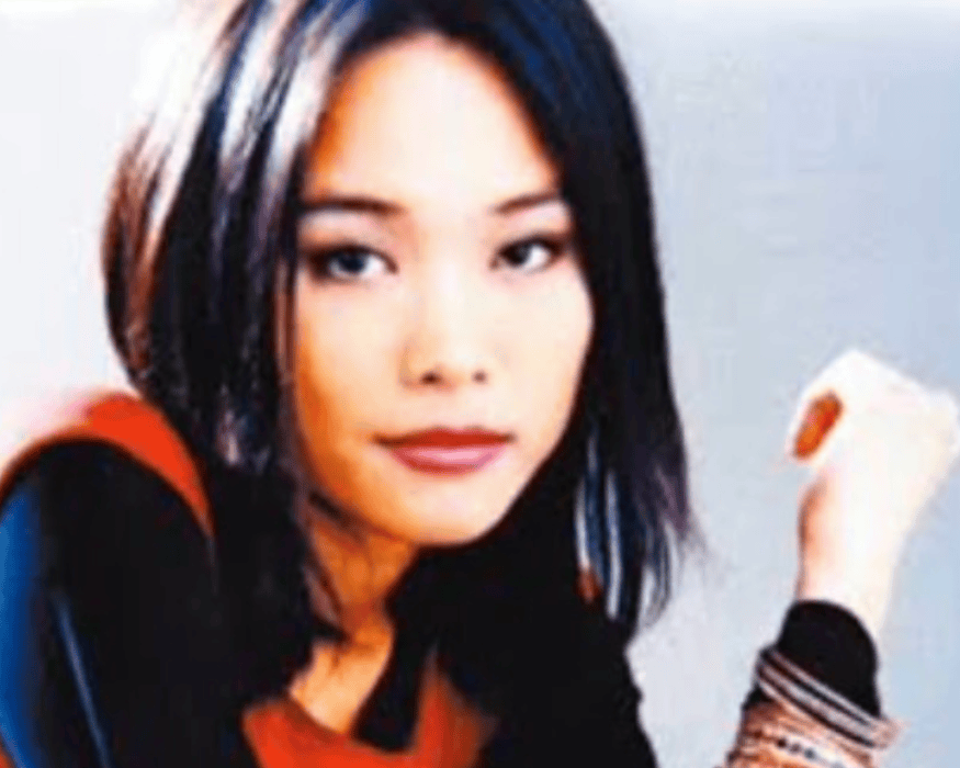 歌曲《阳光总在风雨后》正是由陈佳明填词谱曲,是许美静的经典之作.