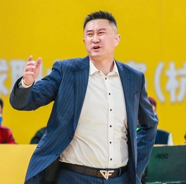 杜锋该下课？战术体系老化，新人难挑大梁，不变通广东难言争冠！