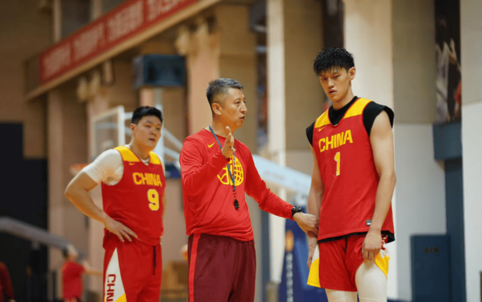 中国男篮出战亚预赛！首发阵容确定，郭士强出其不意，CCTV5直播