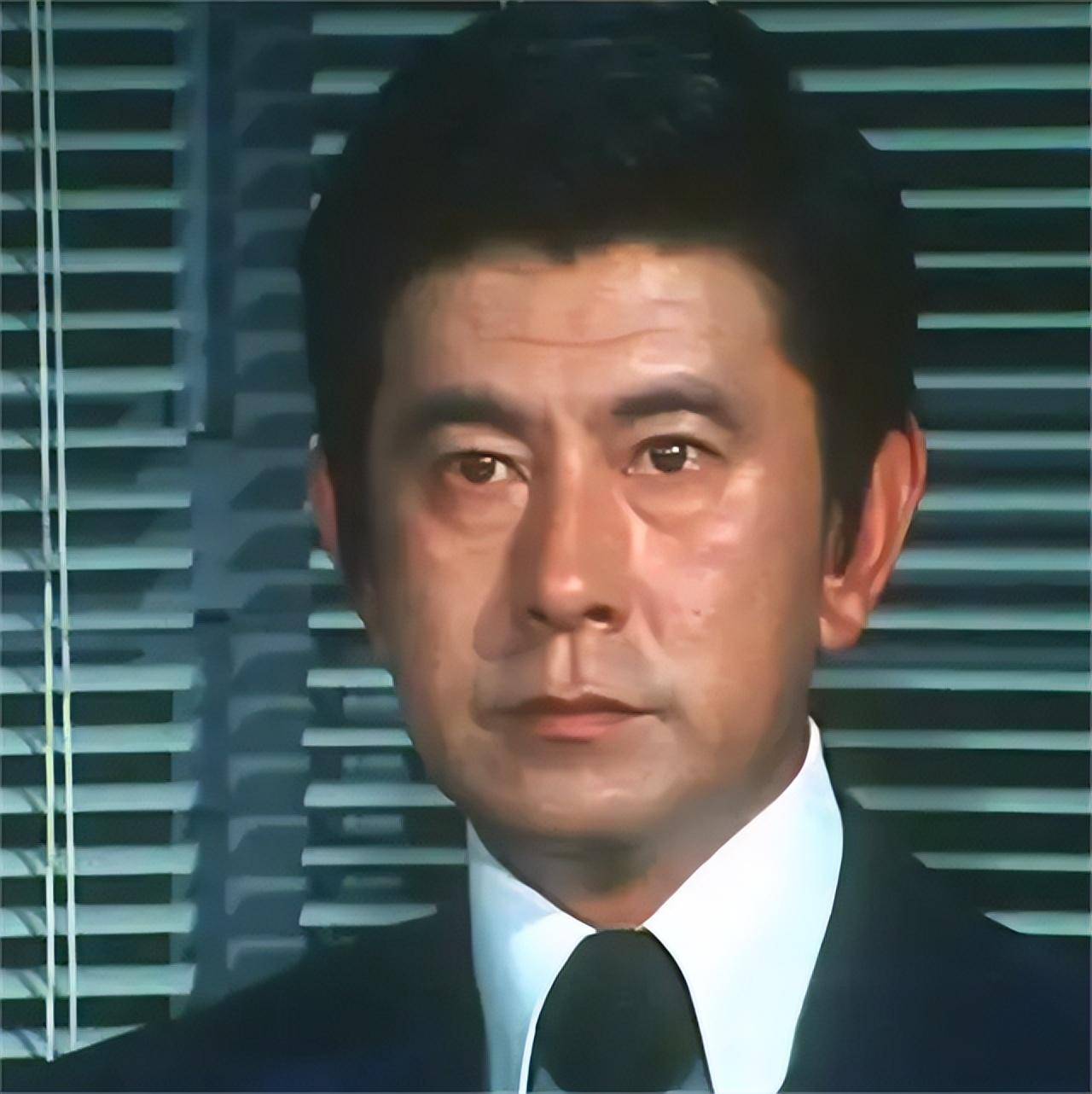 宇津井健:陪伴妻子40年,80岁弥留之际娶初恋,称我一直想这样做