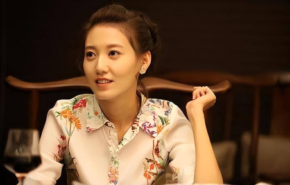 至今从没有绯闻,大家看看老公是谁就明白了!