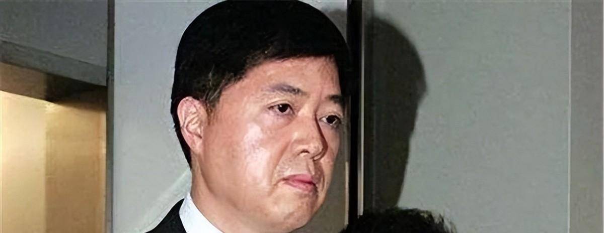 刘希泳是典型的成功商人形象,哈佛毕业,在香港商界叱咤风云.