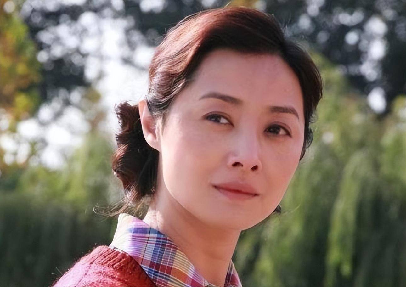 冯小刚力捧的女星,3婚再次嫁前夫,儿子如今火遍全网_张健_张若昀_婚姻