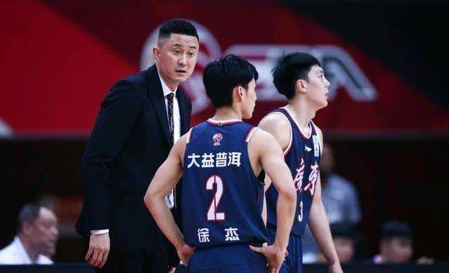疯狂甩锅？杜锋被质疑 执教广东到瓶颈期 该下课