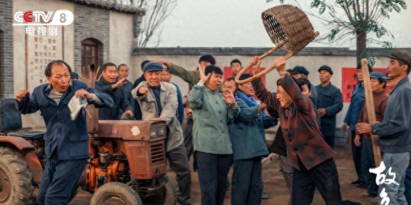 央视又一"王炸剧"开播,邵峰刘佩琦主演,质感比肩《小巷人家》_年代