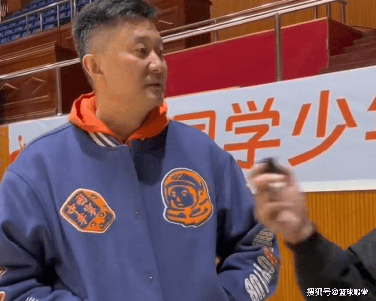 杜锋现场观战！广东国青大胜新疆63分！3将打出价值，彰华非太软