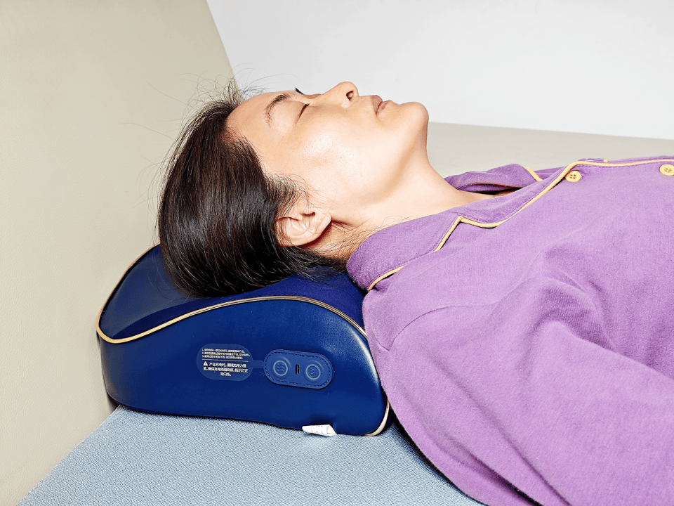 白领的放松神器:百年西屋BX2好眠按摩枕,一台顶五台超值!