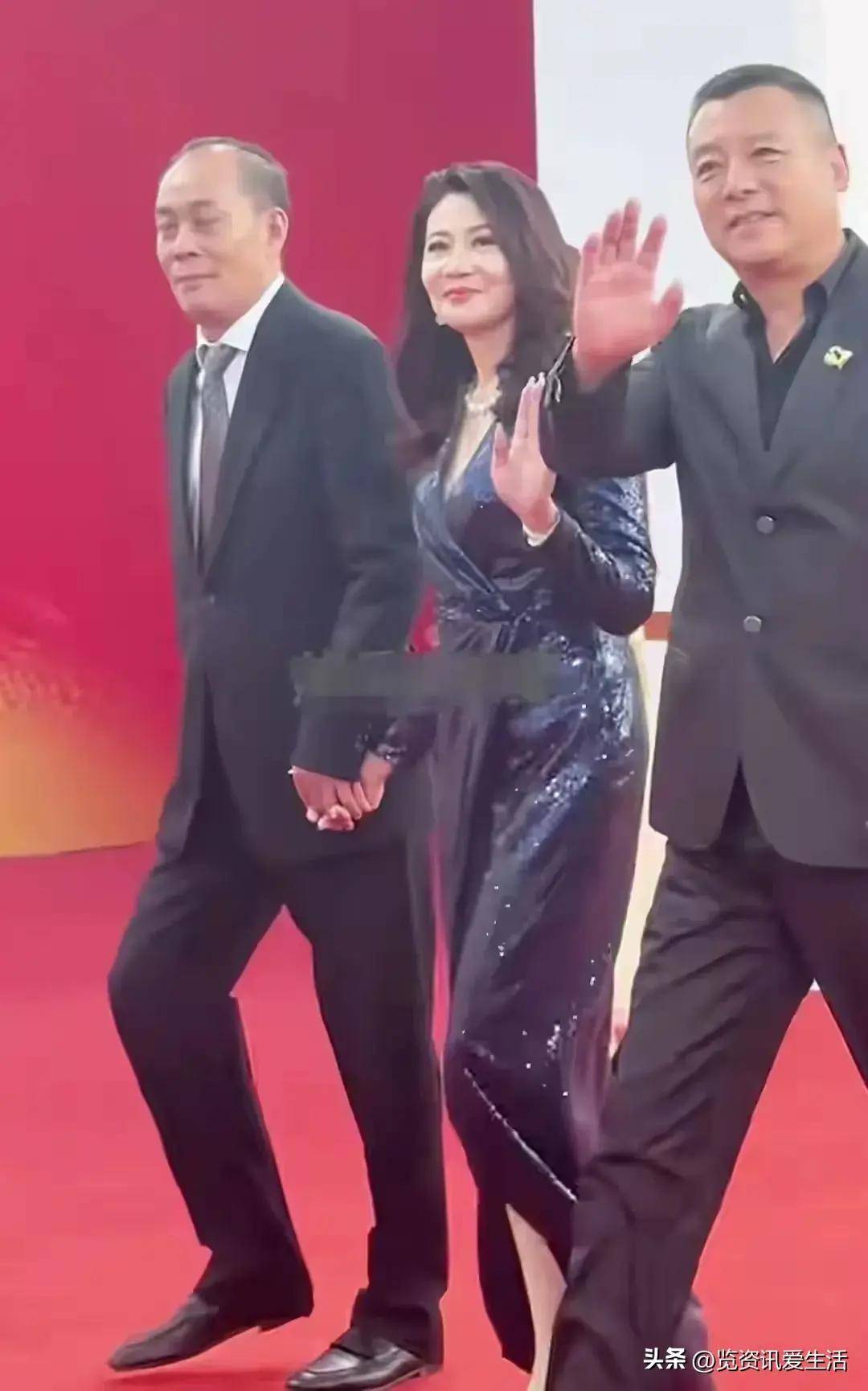 老婆陈炜60岁依然身材迷人气质不减当年