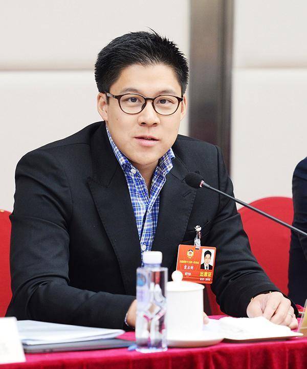 香港立法会议员霍启刚站了出来,在社交媒体上发表了一篇措辞强硬的