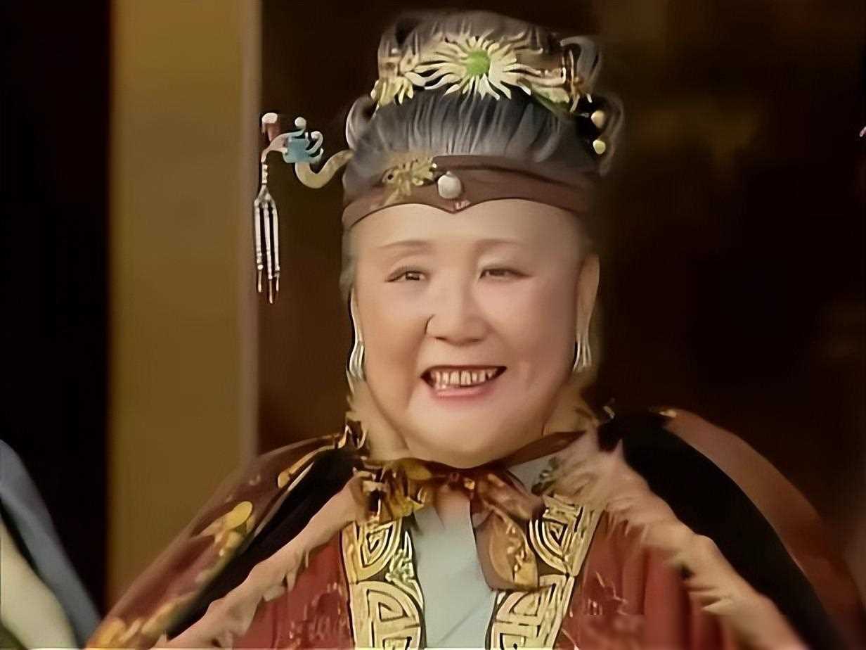 是硬化出来的,看原贾母候选人,才是真正的慈眉善目_高玉倩_红楼梦