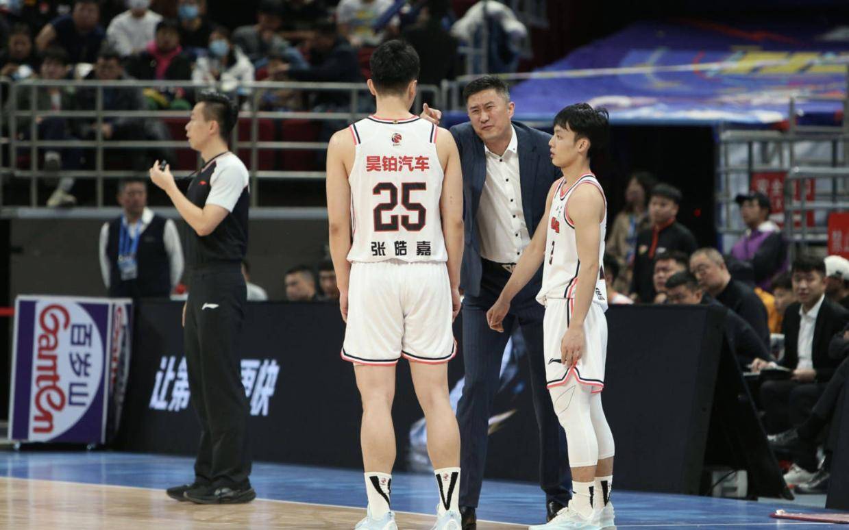 广厦恐成全广东，杜锋祭出锁指功，王博咋办