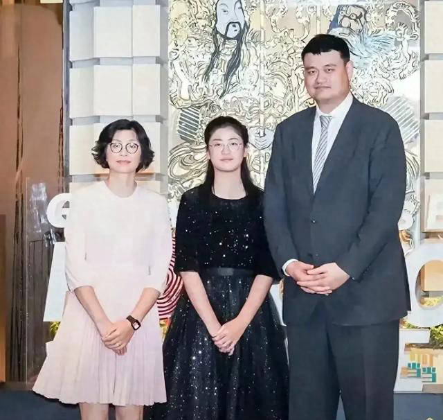 姚明女儿姚沁蕾身高超越妈妈,气质高雅靓丽_叶莉_1_CBA