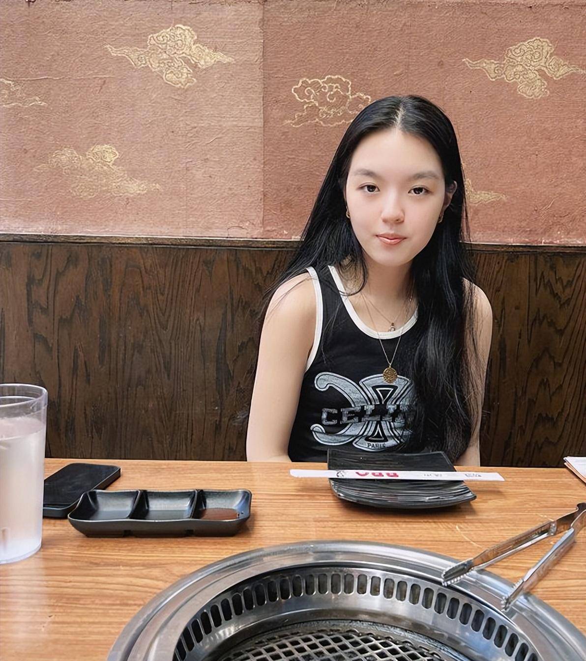 李咏的女儿法图麦以演员身份正式进入娱乐圈