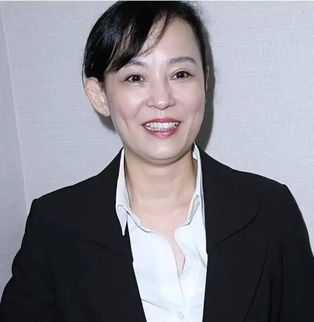 港星翁静晶:一婚嫁名导,再婚进赌王家族,其母是"江湖人物"