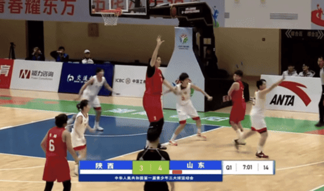 2米23女姚明无解 3场比赛42连中狂砍84分 打鸡肋比赛引争议