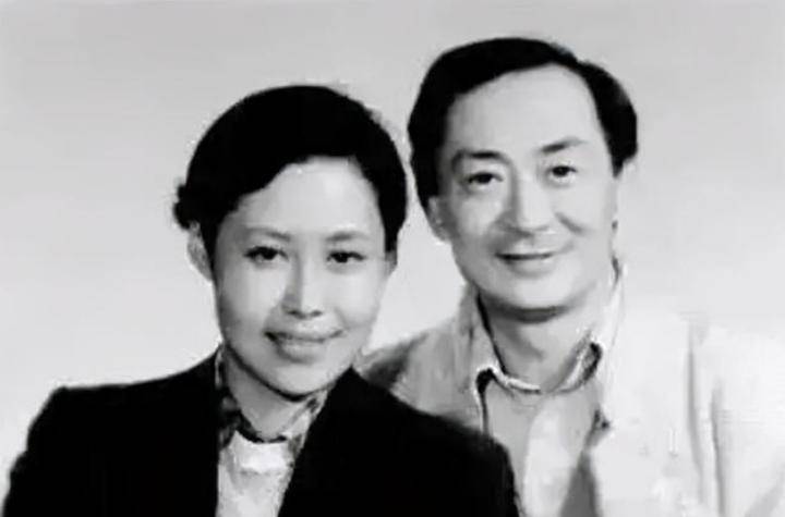 她18岁的时候和比自己大9岁的导演孙天相步入了婚姻的殿堂.