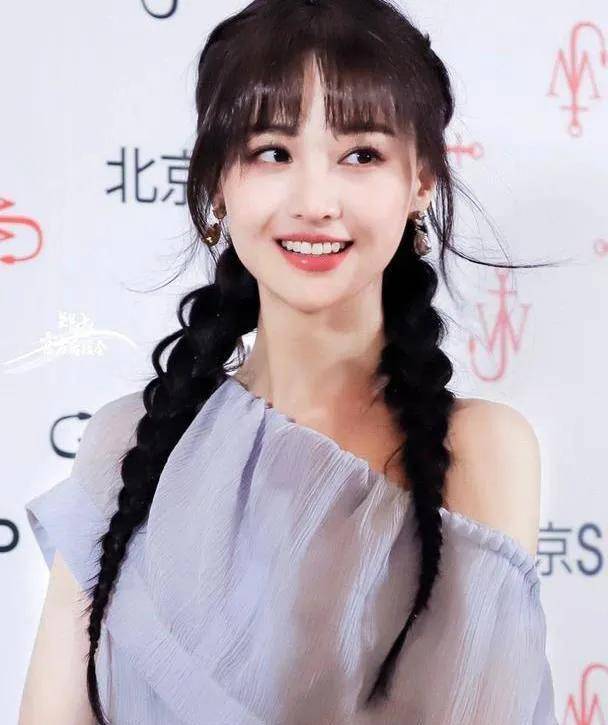 郑爽在美国生活,胖了头发也稀少了,在美国找了一个白人男朋友