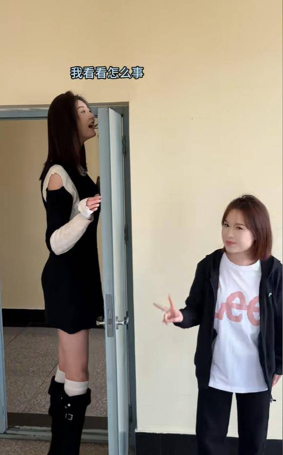 女孩身高2米26貌美如花,妈妈天天发愁:白长这么漂亮,没人敢追