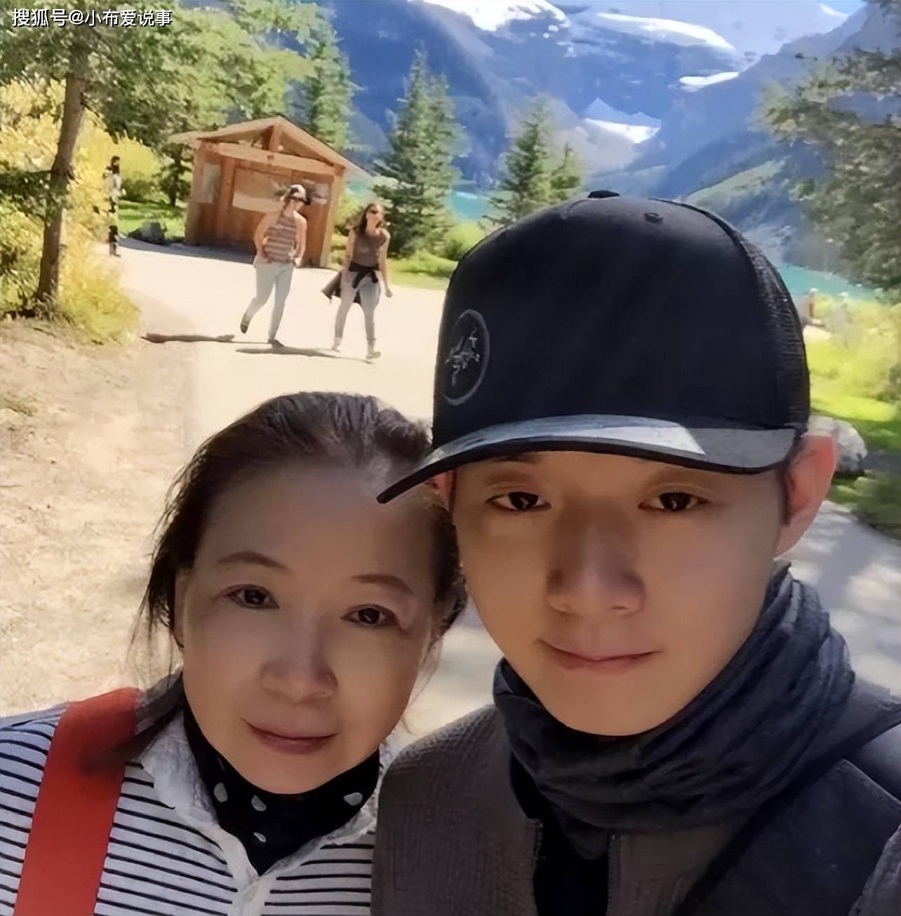 原来她就是霍尊亲生母亲,在巅峰时期家喻户晓,难怪儿子能大红大紫!