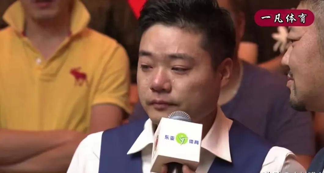 丁俊晖再夺冠,妻子张元元喜极而泣,颁奖台上老小齐上阵_斯诺克_中国_王者