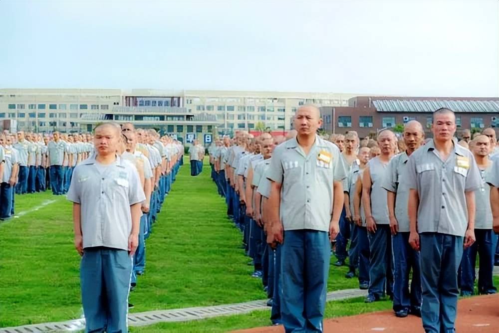 监狱罪犯的生活,每天工作8小时,会加班吗?