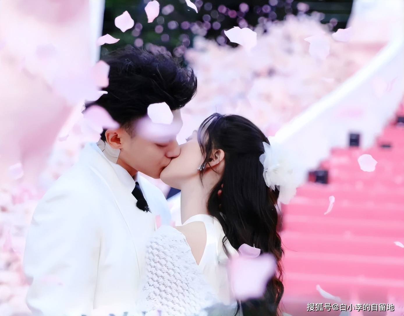31岁黄子韬官宣结婚!晒绝美结婚照,郎才女貌好般配