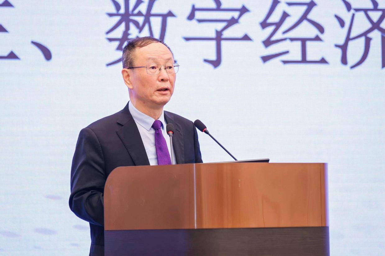 王一鸣：推动经济持续好转的四项举措