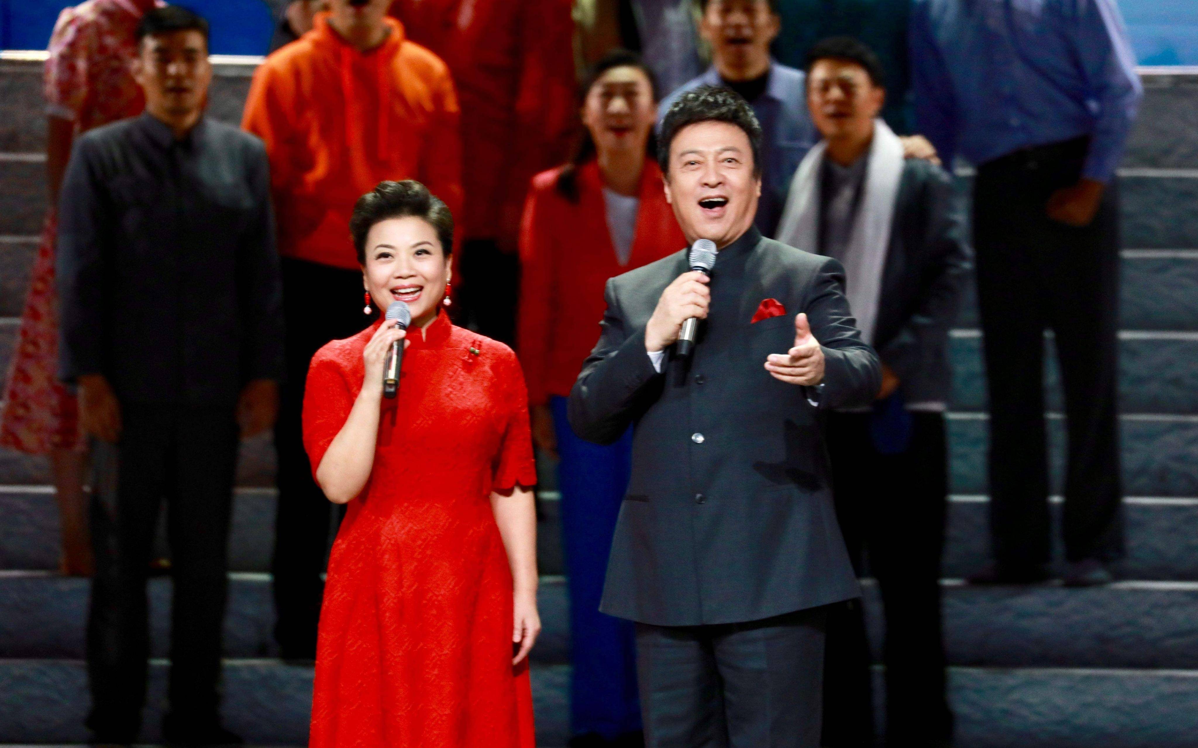 春晚歌唱家张也,56岁不婚无子女,和男闺蜜吕继宏的友情让人羡慕_张行_经历_喵姨