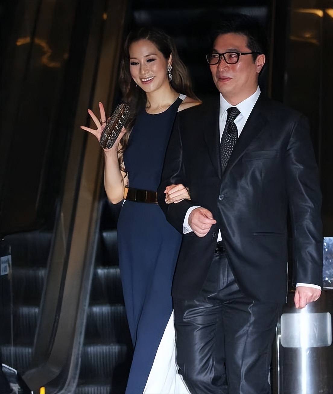 14岁已是人间尤物,被富豪选为"生育机器",10亿娶进门连生四胎