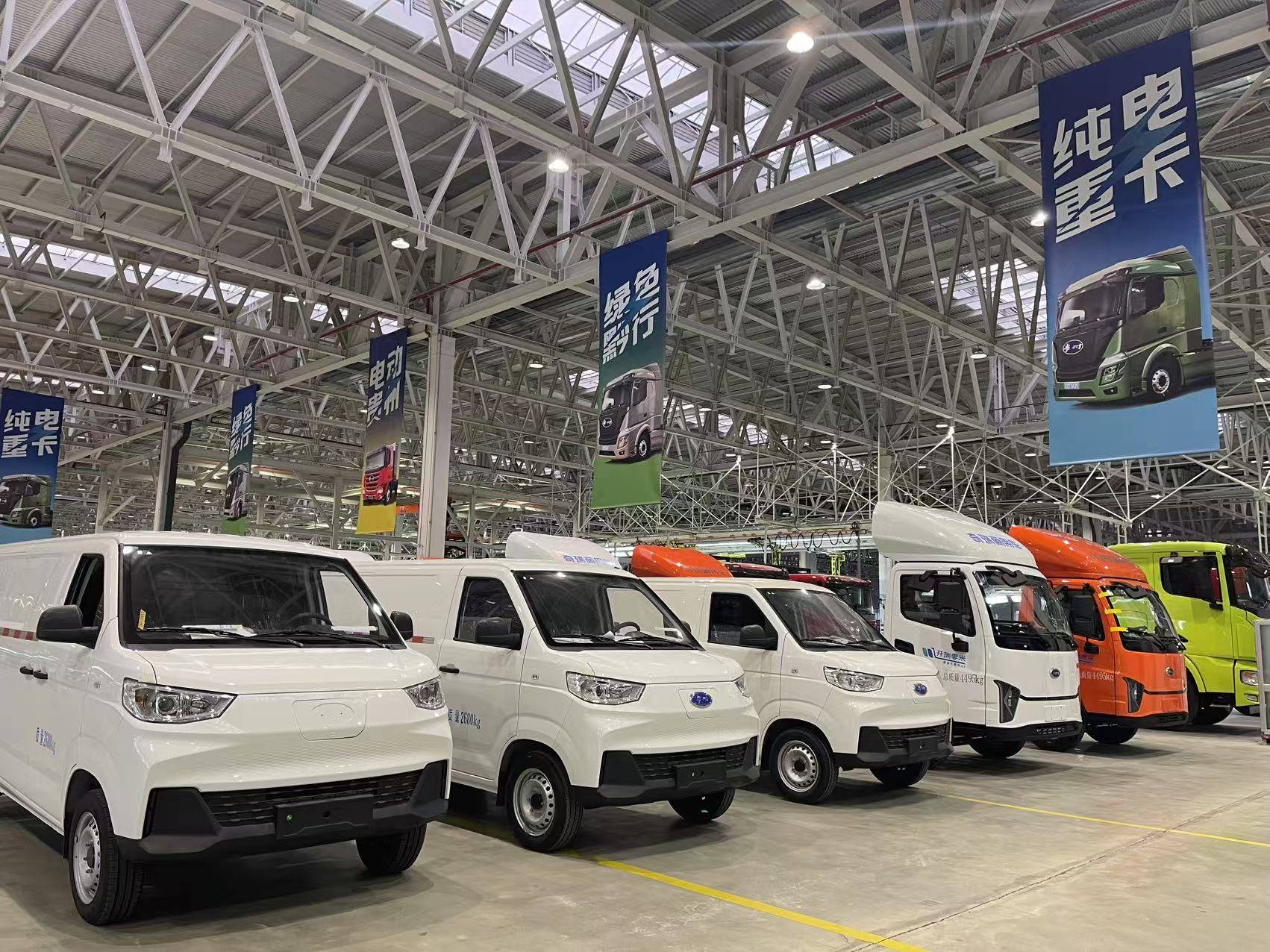 百城百媒看贵阳贵安主题采访活动走进贵州长江汽车