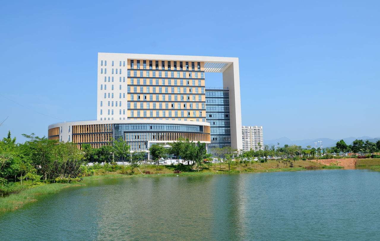 海南热带海洋学院有望更名,两个新校名呼声高,网友吵翻了