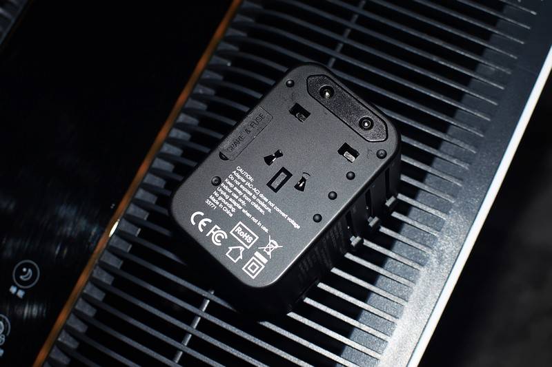 国际旅行的充电利器 威宝65W氮化镓插座转换器