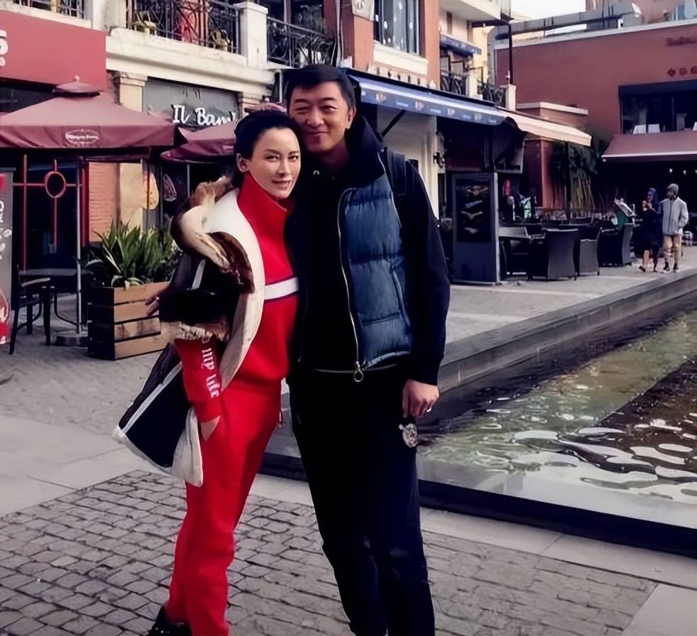 原来这两口子是夫妻,因戏生情恩爱19年,18岁女儿专挑优点长_邵峰_刘欣