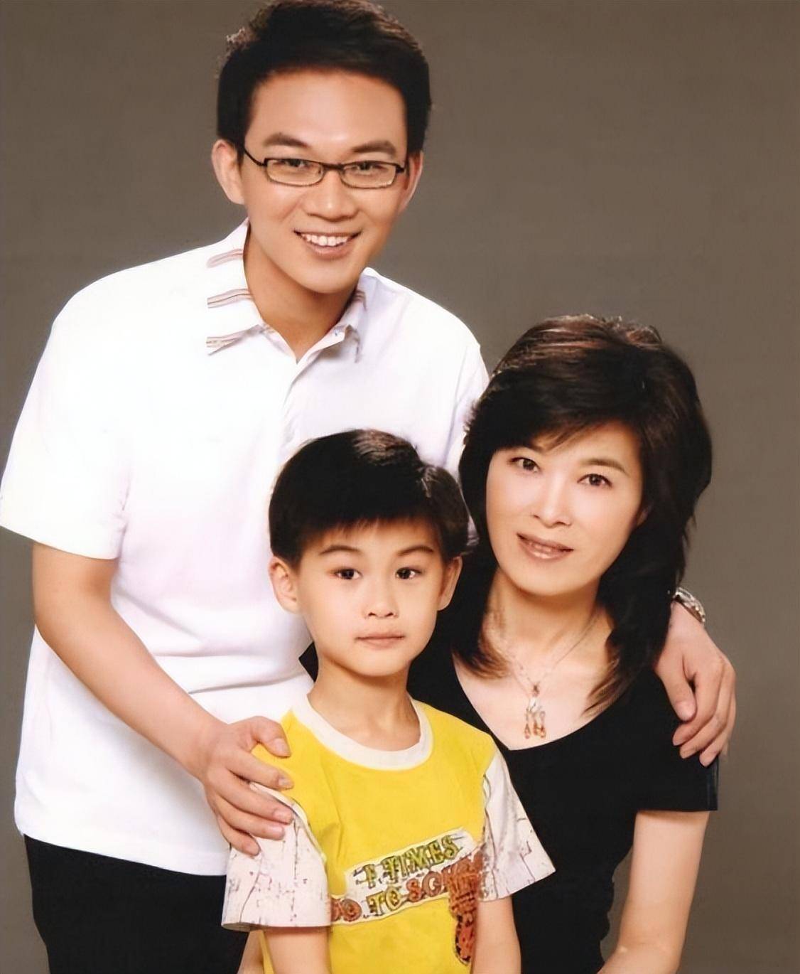 为救妻子辞职央视,倾家荡产,从央视名嘴沦为"阶下囚"的郎永淳,如今