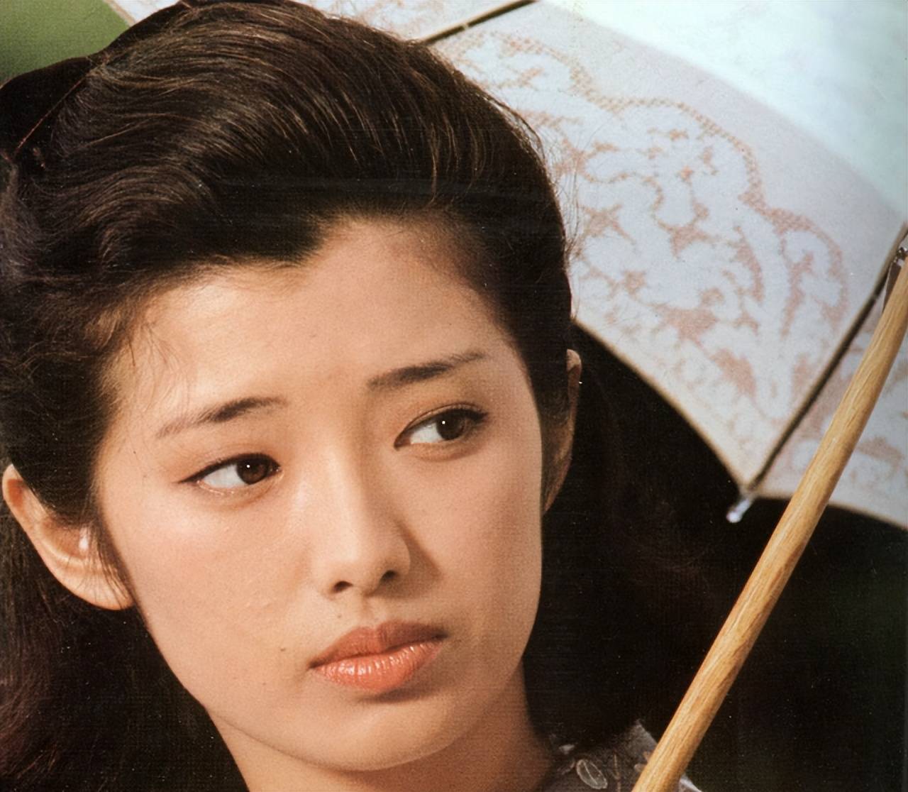 64岁山口百惠美人迟暮,70岁三浦友和依旧很帅,43年婚姻从不吵架