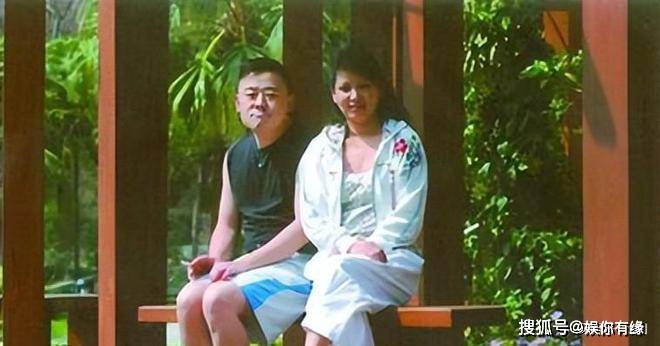 57岁周立波新生活:低调美国,头发稀疏,身形瘦弱的人生感悟