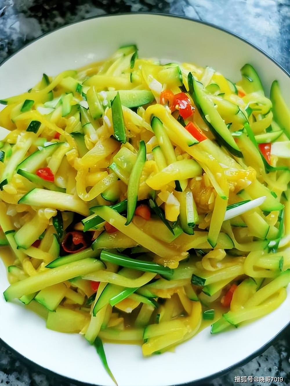 清炒南瓜丝,简单几步做出营养满满,脆嫩爽口的家常美味!