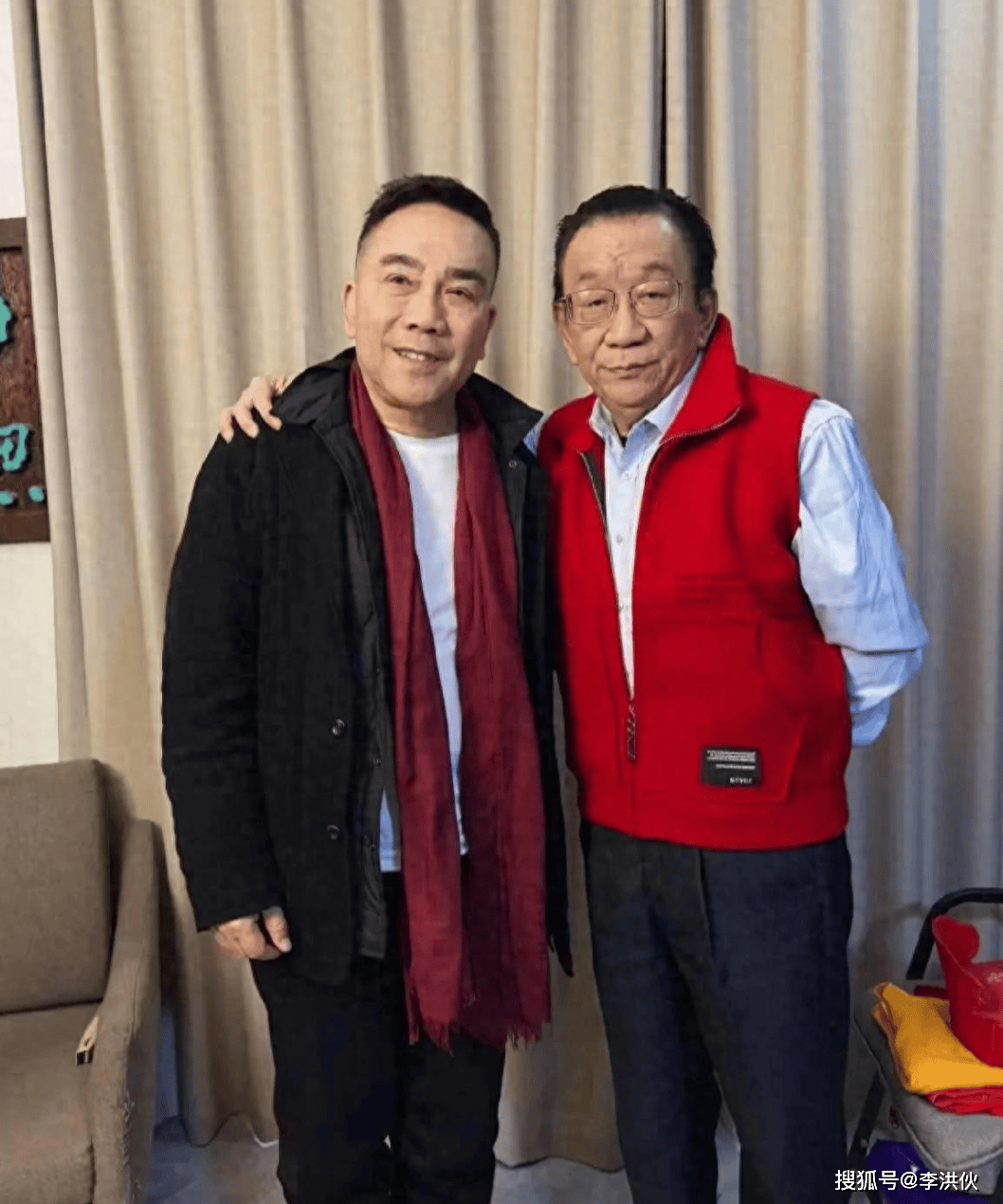 与杨议和好后，侯耀华又夸郭德纲了，称自己没帮上忙也没资格清门_流量_侯震_支持
