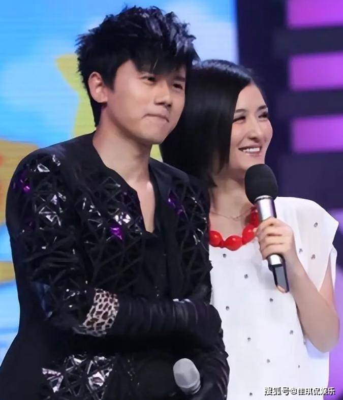 谢娜发文回应婚变传闻,张杰这次真的慌了,网友:终于等到这一天